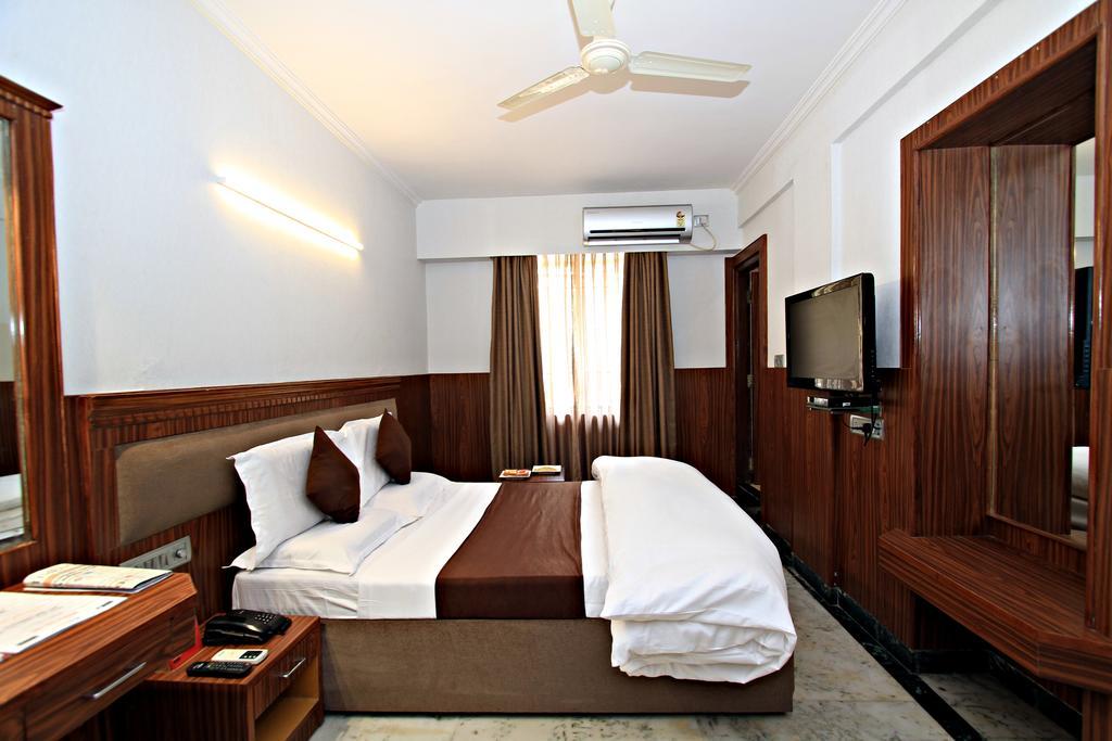 Hotel Empire Central Street Μπανγκαλόρ Εξωτερικό φωτογραφία